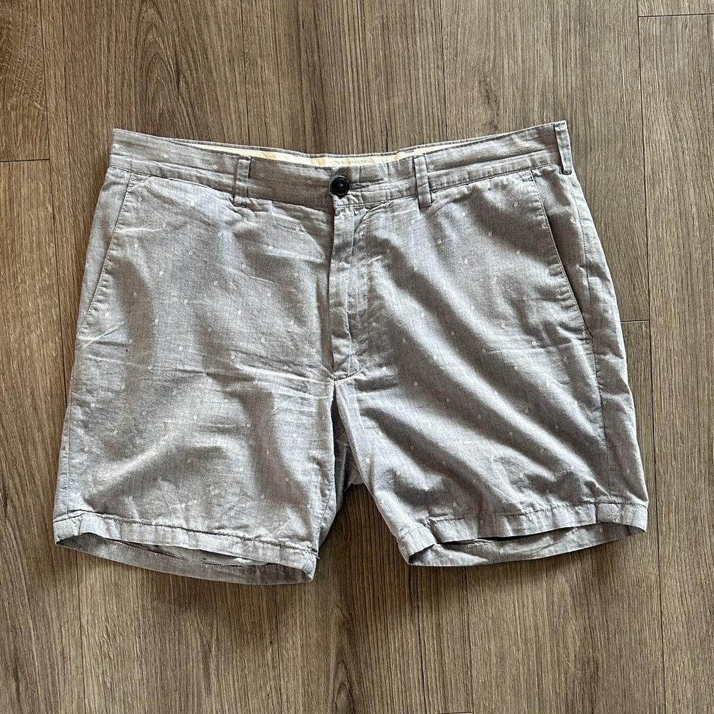 Club Monaco Men's 6” Inseam Gray Casual Polka Dot Shorts